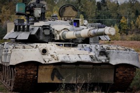 九游网-中国足球训练设备现代化进展，中国足球训练视频