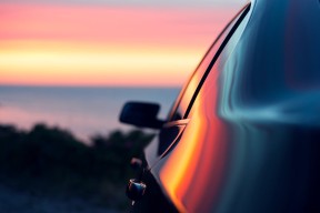 九游下载中心-中国足球比赛直播中整场解说连贯性与评论深度提升，中国足球比赛现场