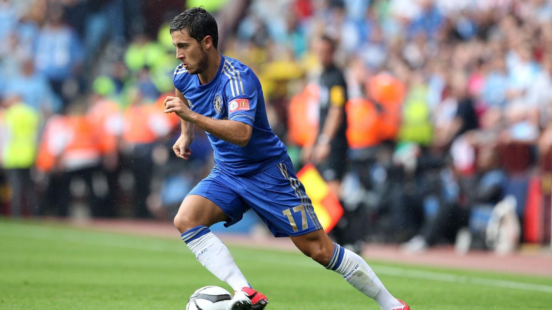 五大联赛中场争夺激烈程度是否决定观赏性高低,五大联赛场地大小