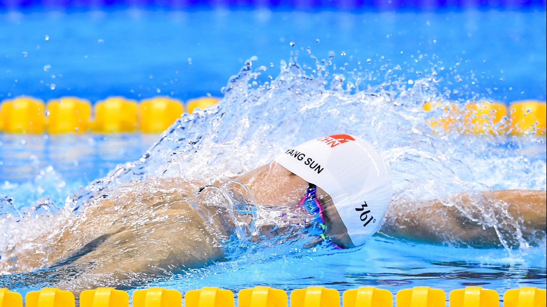 湖畔热战正酣,赛事经济持续升温