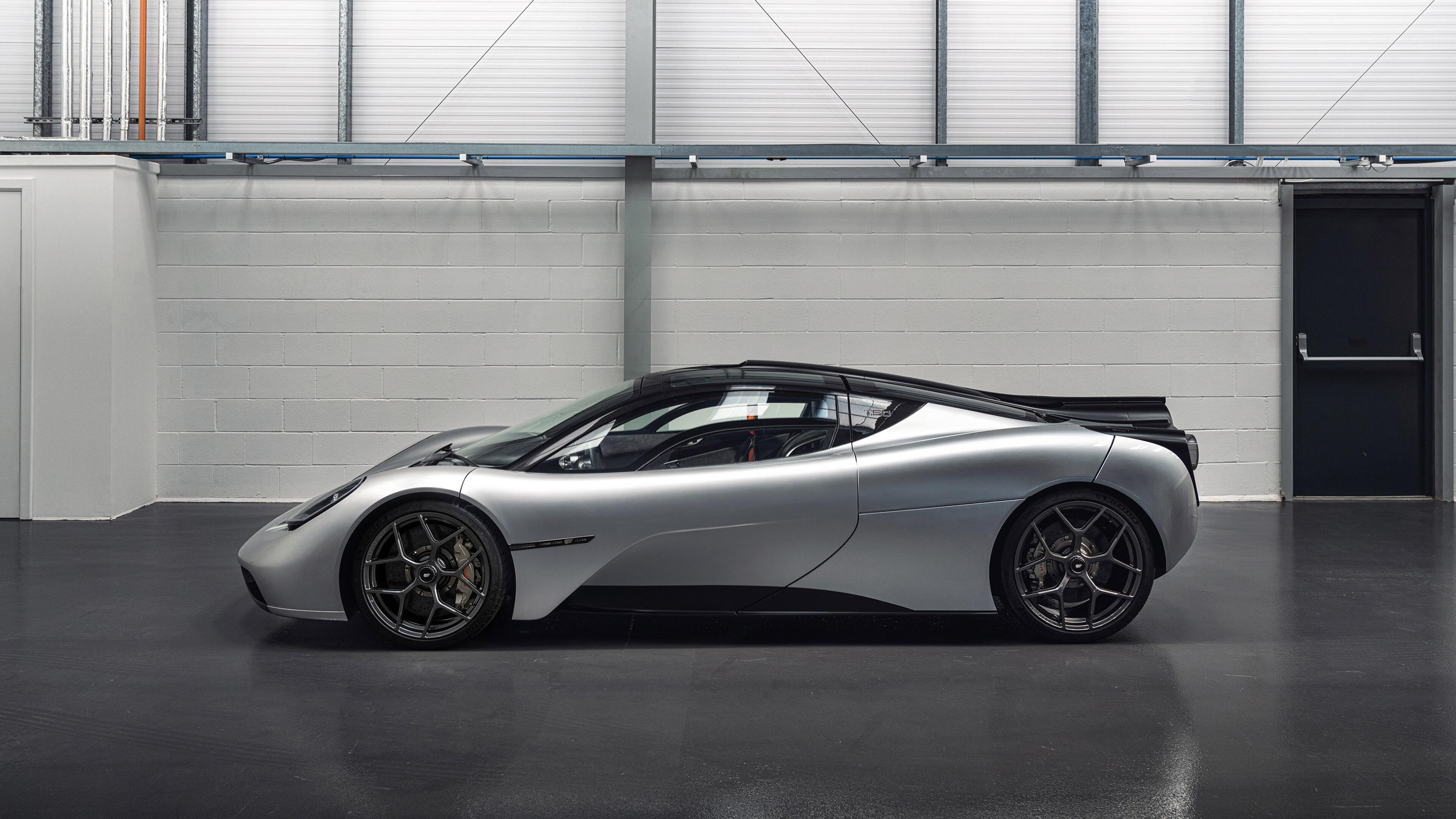 湖畔热战正酣,赛事经济持续升温