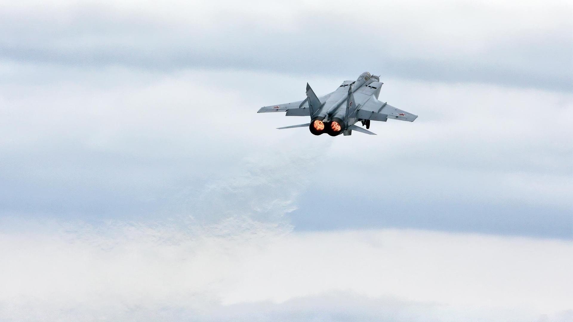 国家队备战策略灵活调整提升临场应变和团队协作，国家队备战训练标语