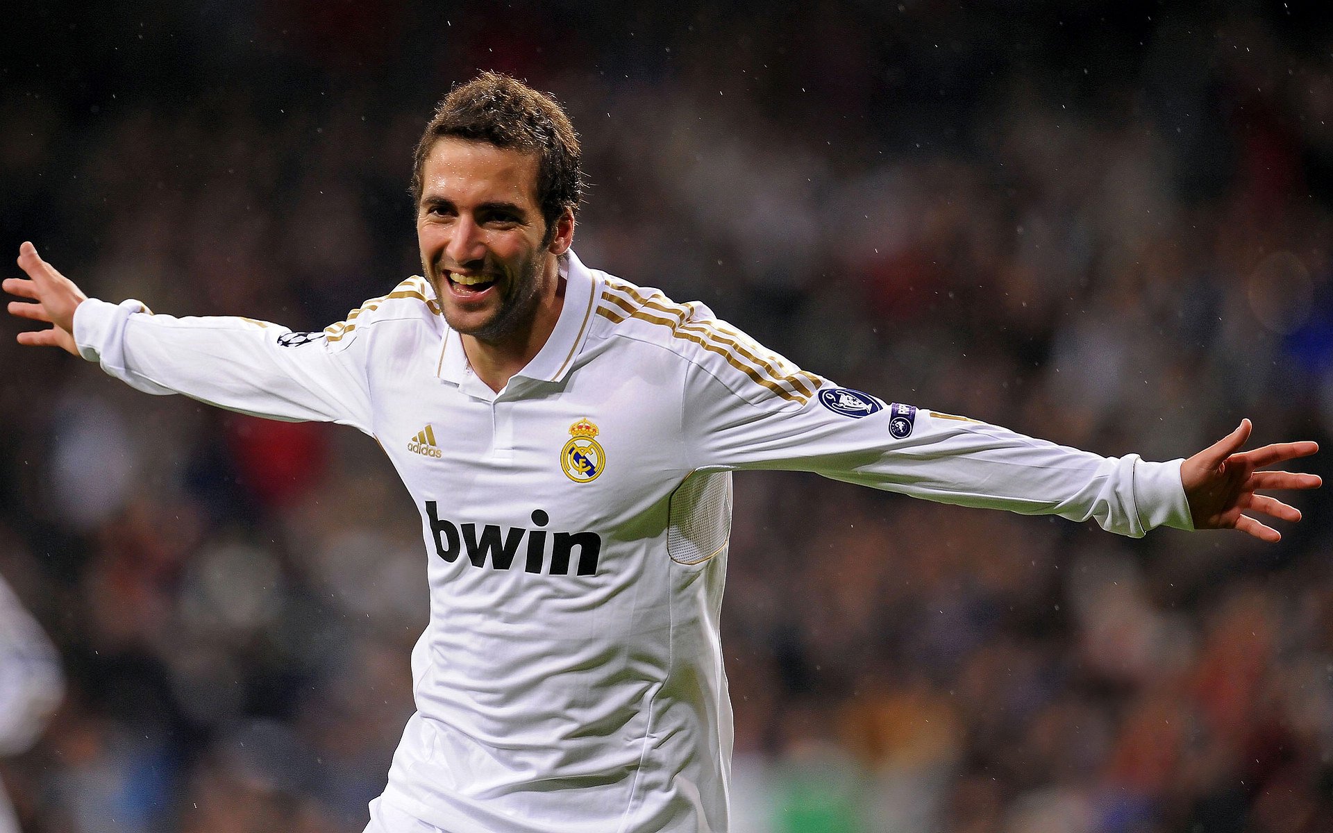 世界滑翔伞越野大赛 阿尔卑斯站 选手利用山风连续飞行数十公里